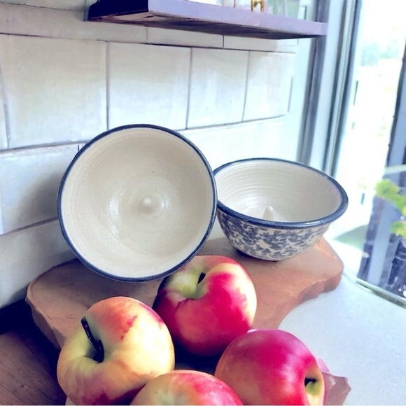 Artisan Ceramic Apple Baking Dish - a Pair signed by Artist - Picture 1 of 11